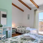 Rustic Stancija Martina With Pool In Villa Tinjan