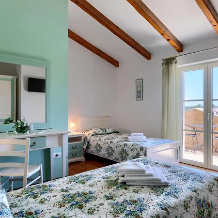 Rustic Stancija Martina With Pool In Villa