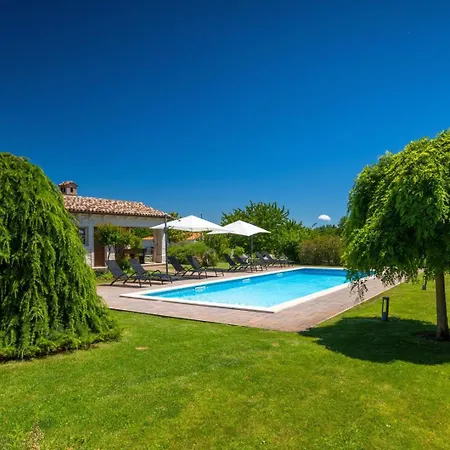 Rustic Stancija Martina With Pool In *