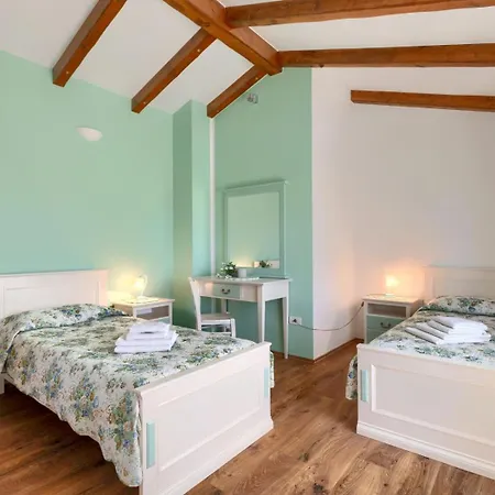 Rustic Stancija Martina With Pool In Villa