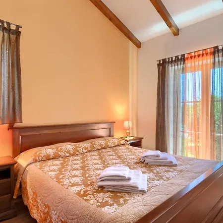 Villa Rustic Stancija Martina With Pool In