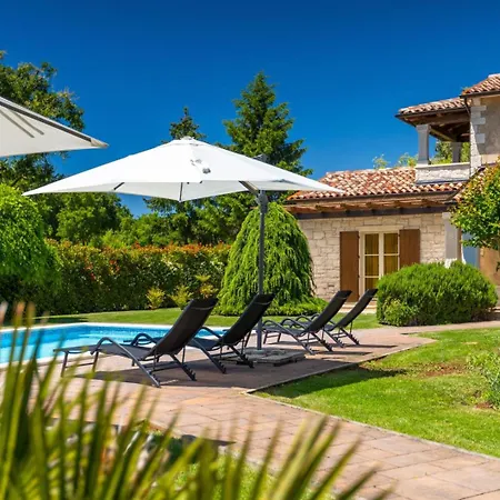 Rustic Stancija Martina With Pool In Villa Tinjan