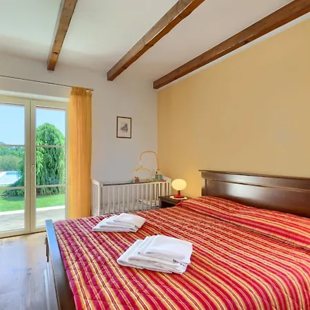 Rustic Stancija Martina With Pool In Tinjan