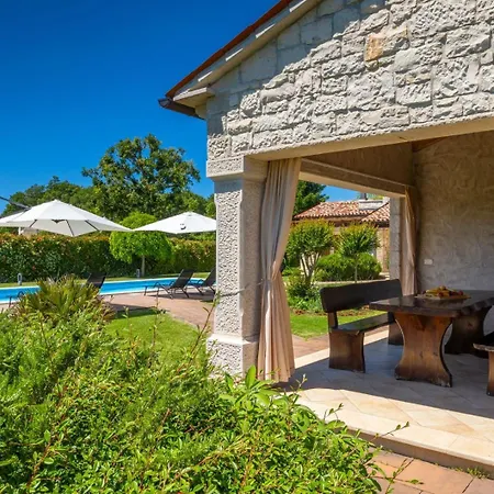 Rustic Stancija Martina With Pool In Tinjan