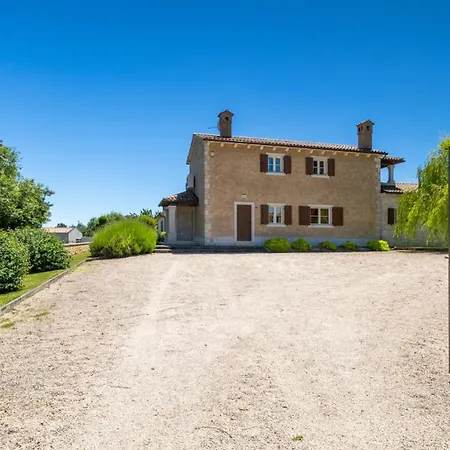 Rustic Stancija Martina With Pool In Villa Tinjan