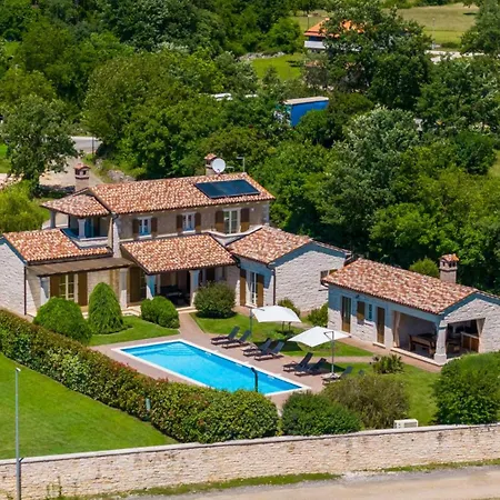 Villa Rustic Stancija Martina With Pool In