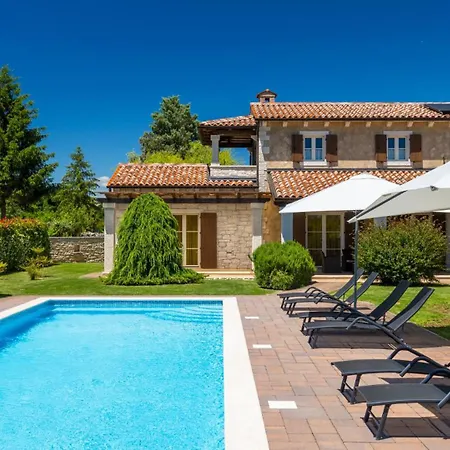 Rustic Stancija Martina With Pool In Tinjan