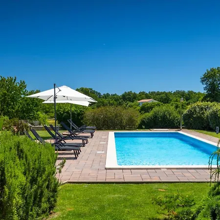 Villa Rustic Stancija Martina With Pool In Tinjan