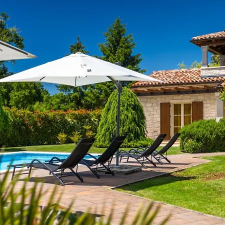 Villa Rustic Stancija Martina With Pool In