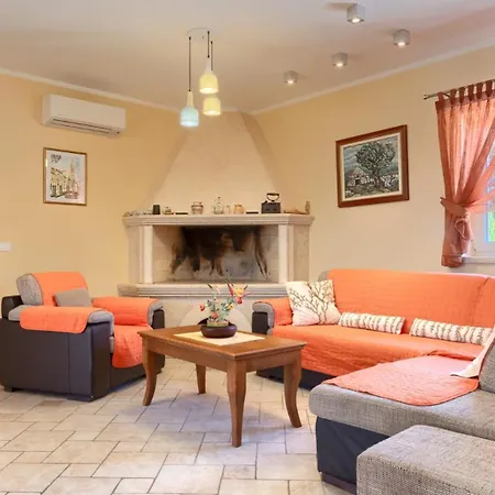 Vila Rustic Stancija Martina With Pool In