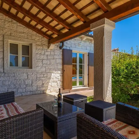 Rustic Stancija Martina With Pool In Tinjan