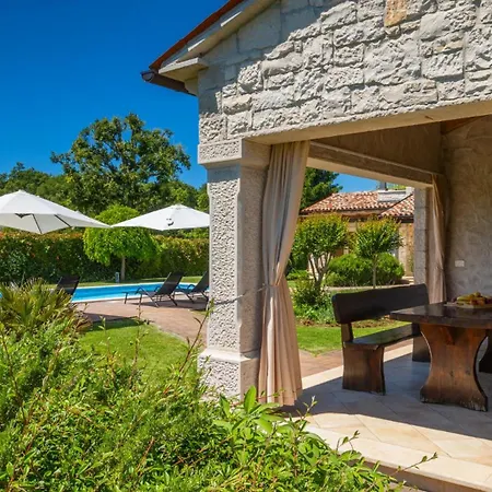 Villa Rustic Stancija Martina With Pool In Tinjan