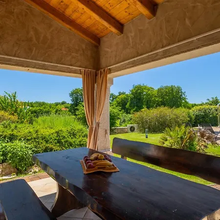 Rustic Stancija Martina With Pool In Villa Tinjan