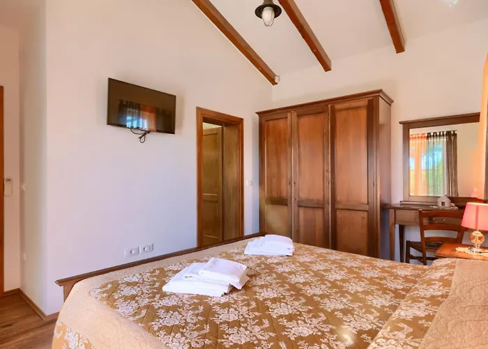 Rustic Stancija Martina With Pool In * Tinjan