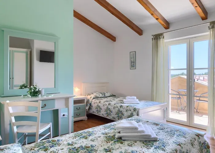 Rustic Stancija Martina With Pool In Vila Tinjan