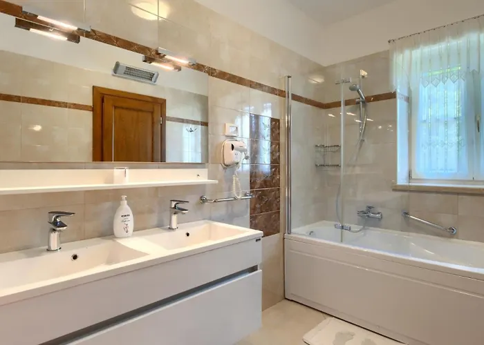 Rustic Stancija Martina With Pool In * Tinjan