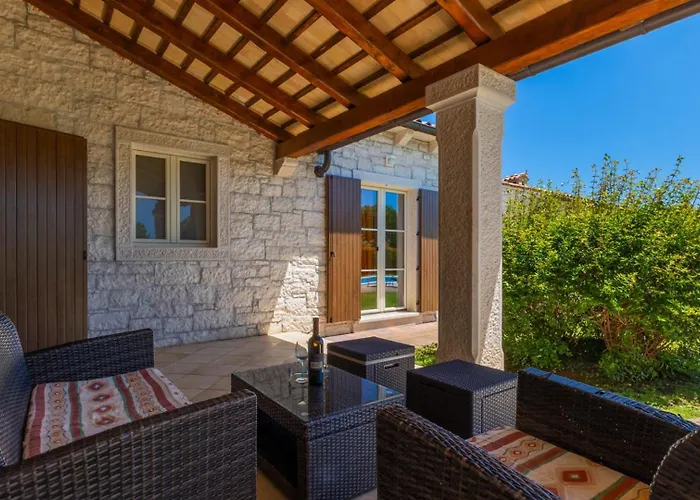 Rustic Stancija Martina With Pool In Tinjan