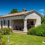 Rustic Stancija Martina With Pool In Vila *