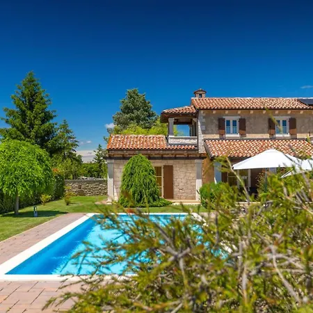 Rustic Stancija Martina With Pool In *