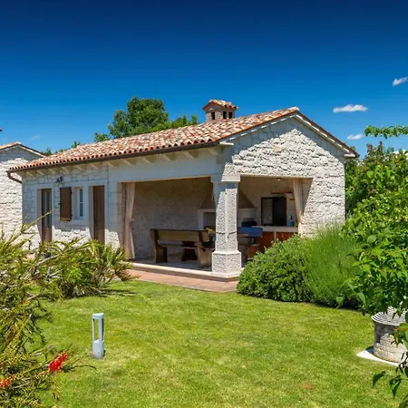 Rustic Stancija Martina With Pool In Βίλα *