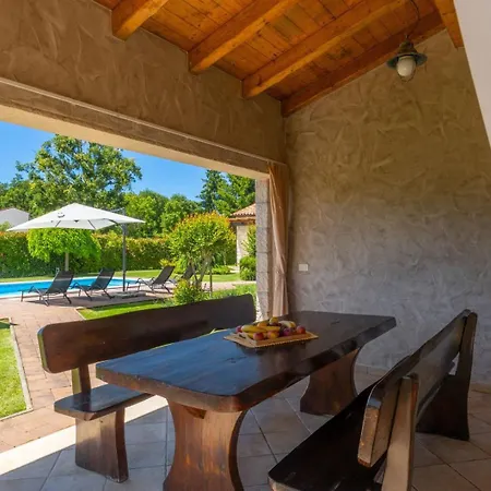 Rustic Stancija Martina With Pool In Βίλα
