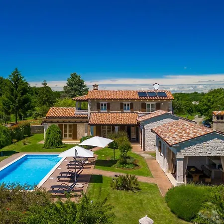 Rustic Stancija Martina With Pool In Villa *