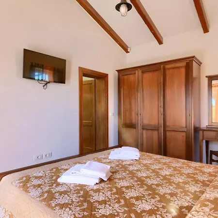 Rustic Stancija Martina With Pool In * Tinjan