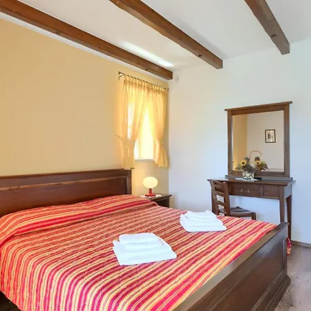 Rustic Stancija Martina With Pool In