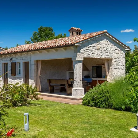 Rustic Stancija Martina With Pool In Villa *