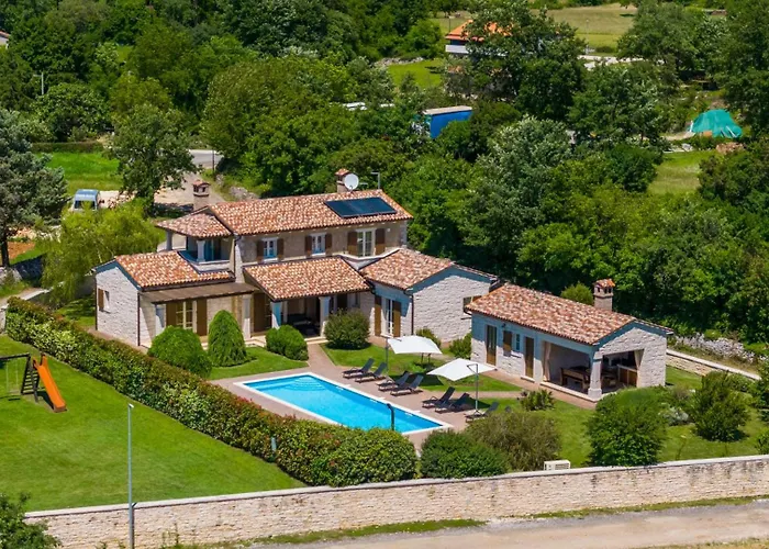 Villa Rustic Stancija Martina With Pool In