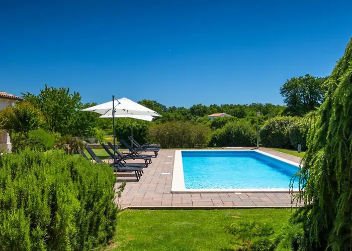 Villa Rustic Stancija Martina With Pool In Tinjan