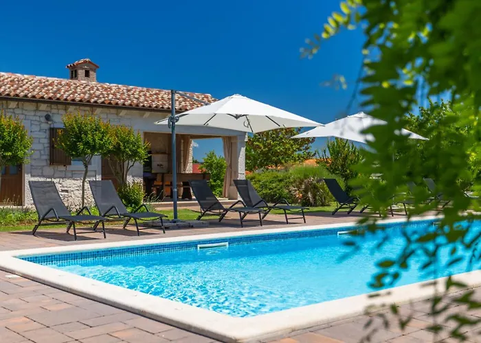 Rustic Stancija Martina With Pool In Villa Tinjan