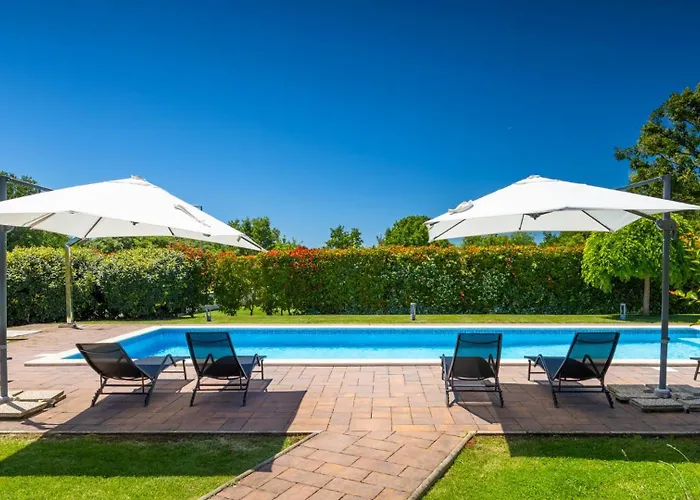 Rustic Stancija Martina With Pool In Villa