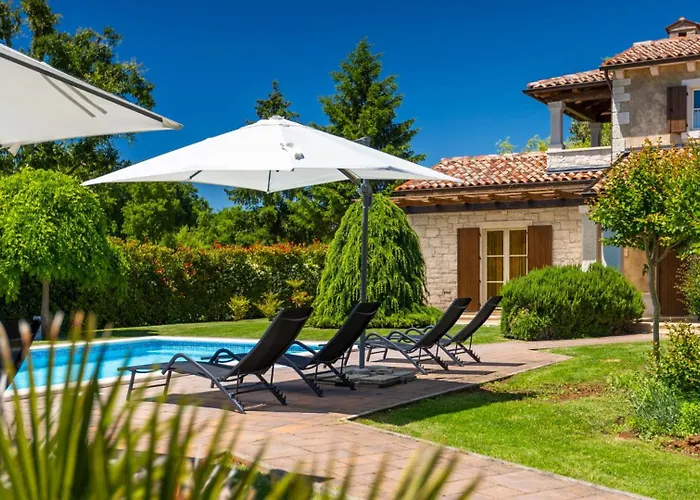 Villa Rustic Stancija Martina With Pool In