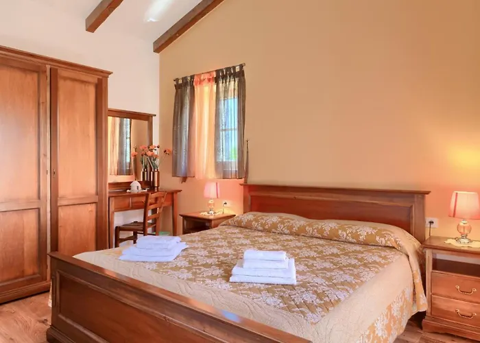 Rustic Stancija Martina With Pool In Villa Tinjan