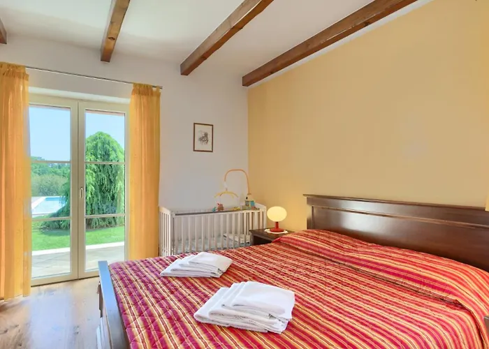 Rustic Stancija Martina With Pool In Villa
