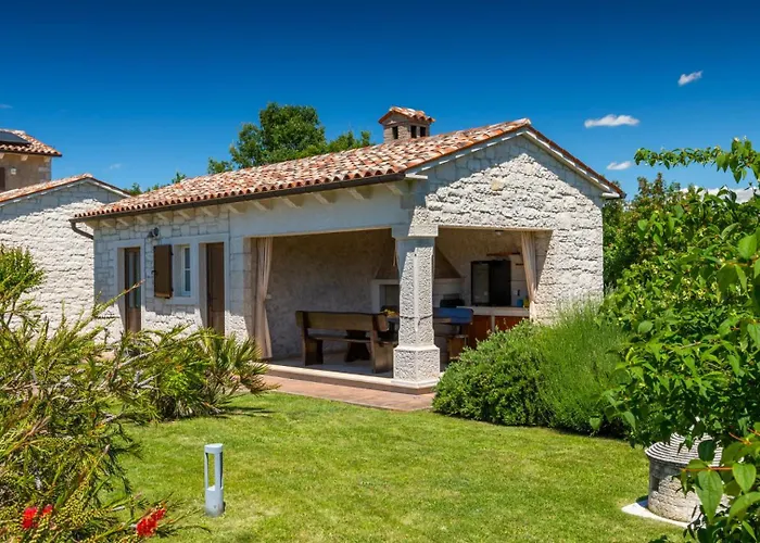 Rustic Stancija Martina With Pool In Villa *