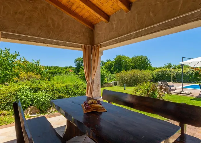 Rustic Stancija Martina With Pool In Villa Tinjan